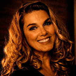 Foto diretor(a) Camila Simon
